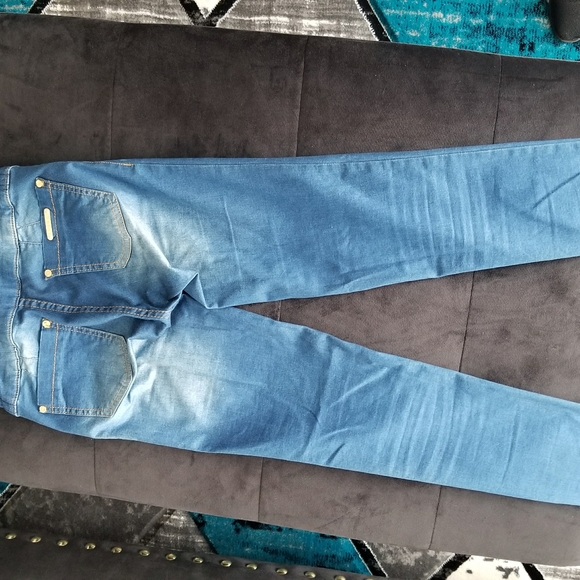 High-rise denim jeans (butt-lifting) - Picture 2 of 4